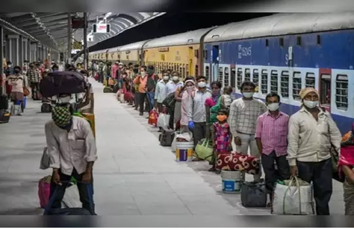 Mumbai : कोरोना से पहले भूख और प्यास से चली जायेगी हमारी जान : मजदूरों ने कहा